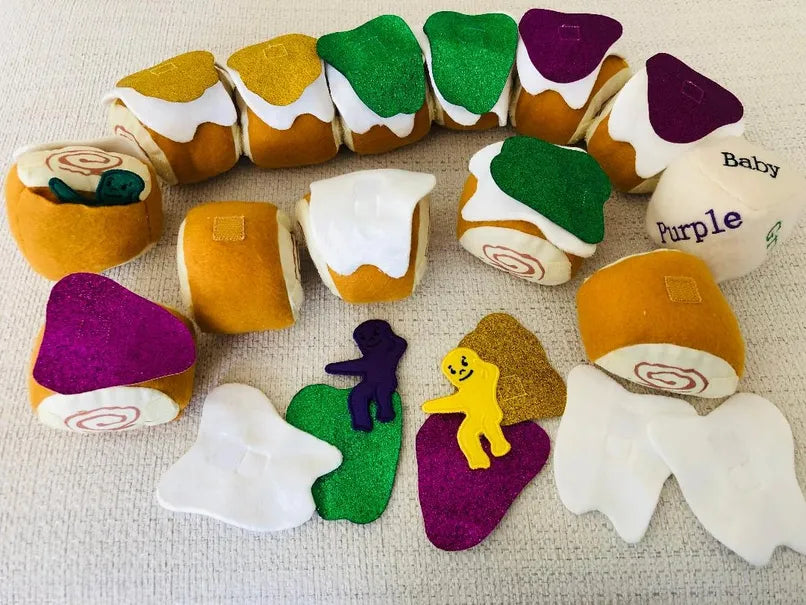 Plush King cake game (includes 12 slices and 3 babies)