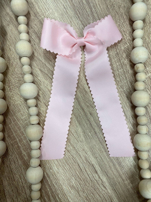 Scalloped Long Tail Bow with Alligator Clip: Light Pink