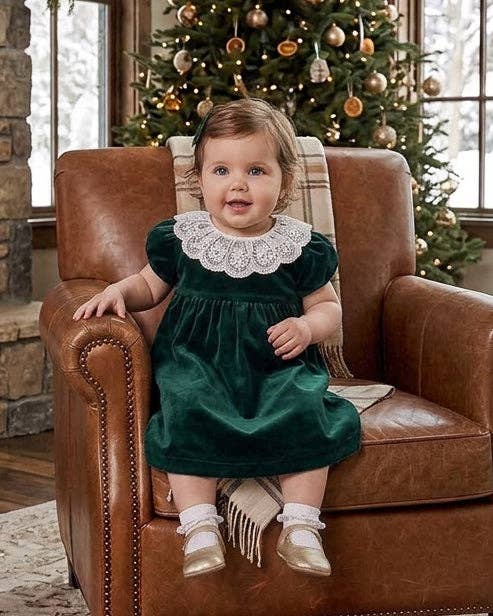 Classic Green Velvet Dress with Lace Collar Green